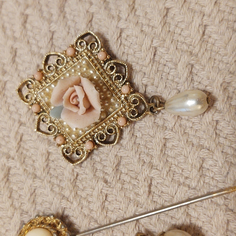 Vintage Jewelry Bundle - Picture 5 of 7